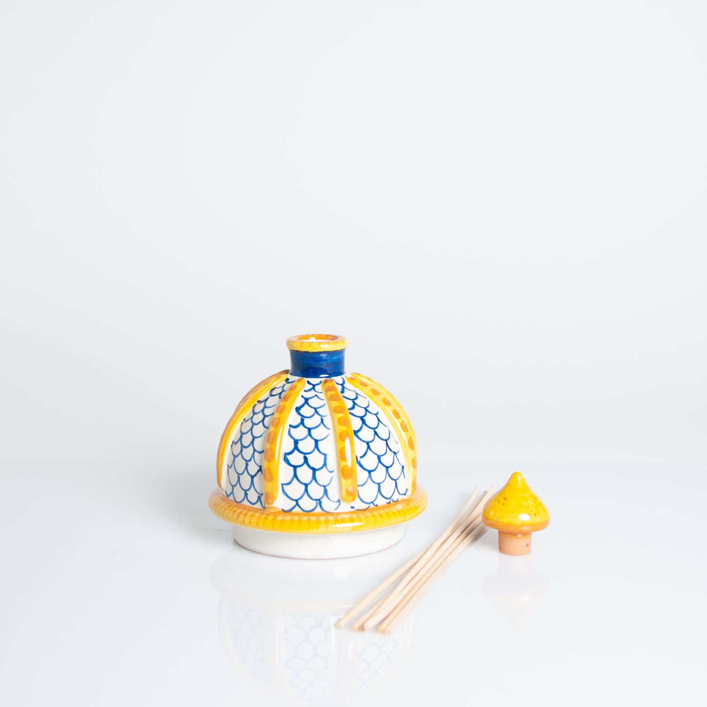 Yellow/white perfumer dome