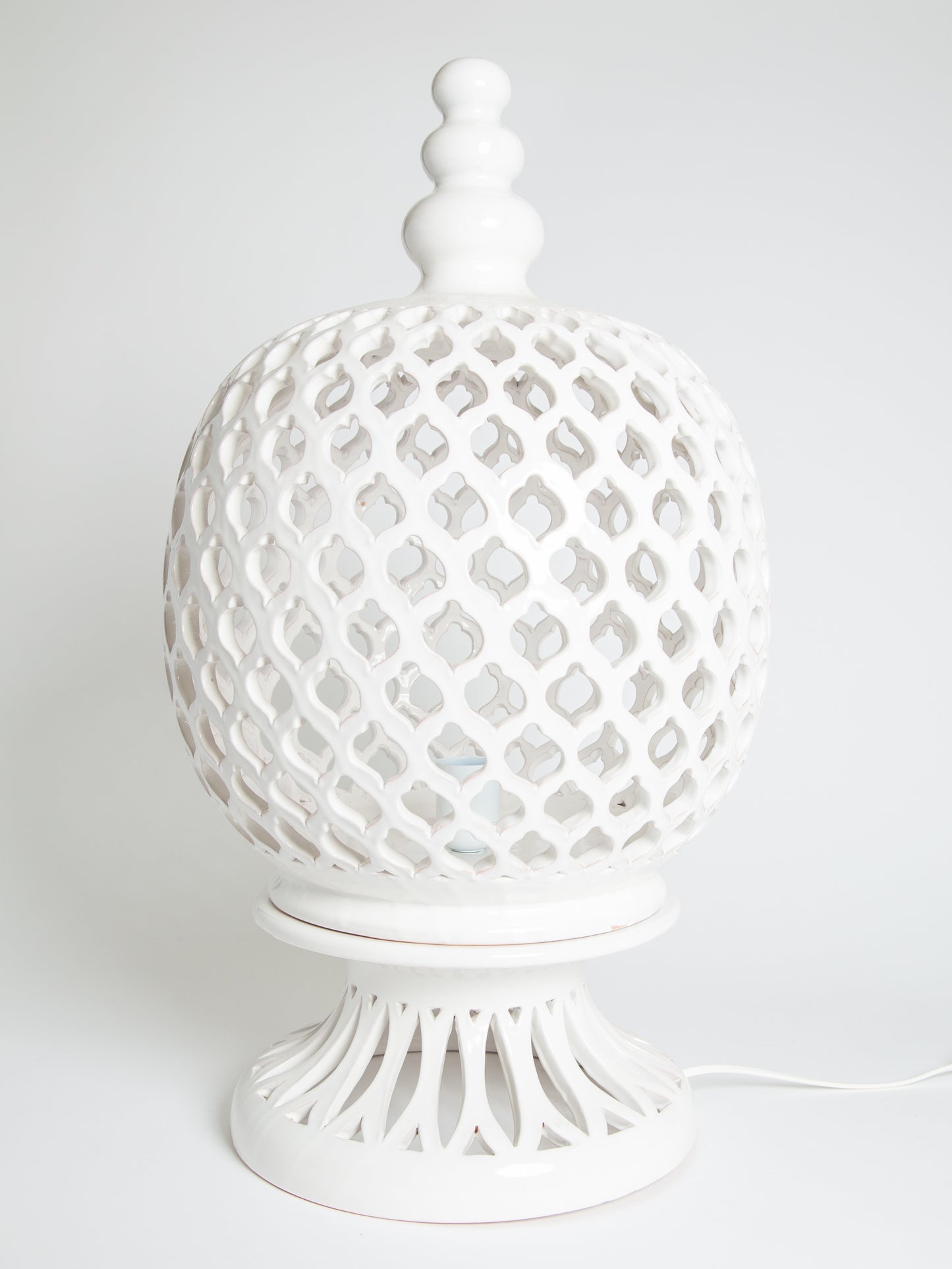 Lampada traforata bianca 5