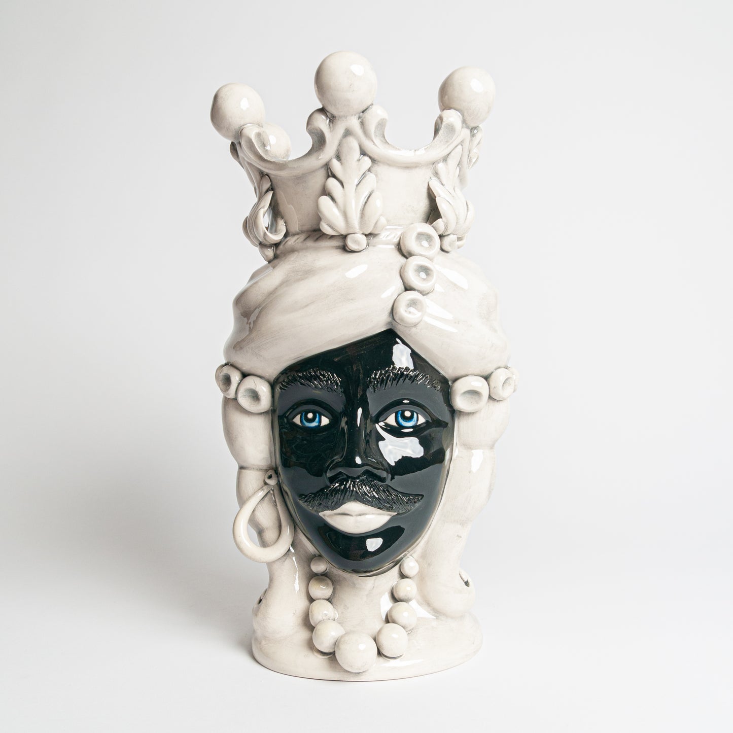 Testa di moro media bianca faccia nera uomo