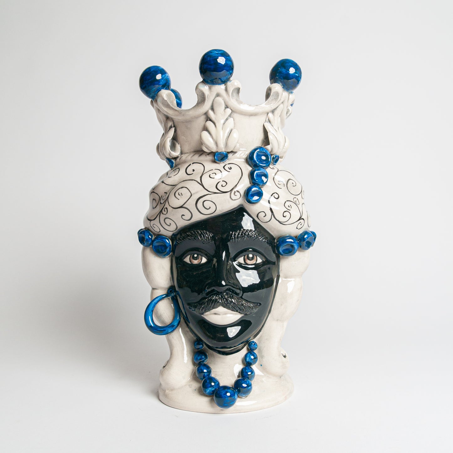 Testa di moro media blu faccia nera donna