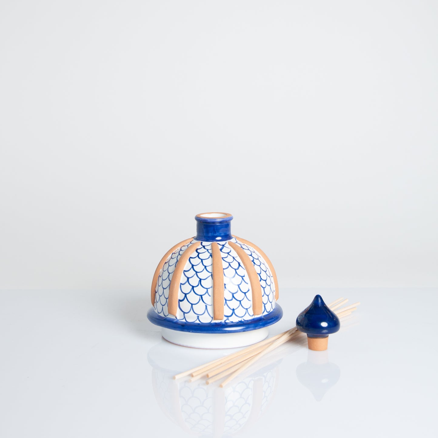 Blue/cotto perfumer dome