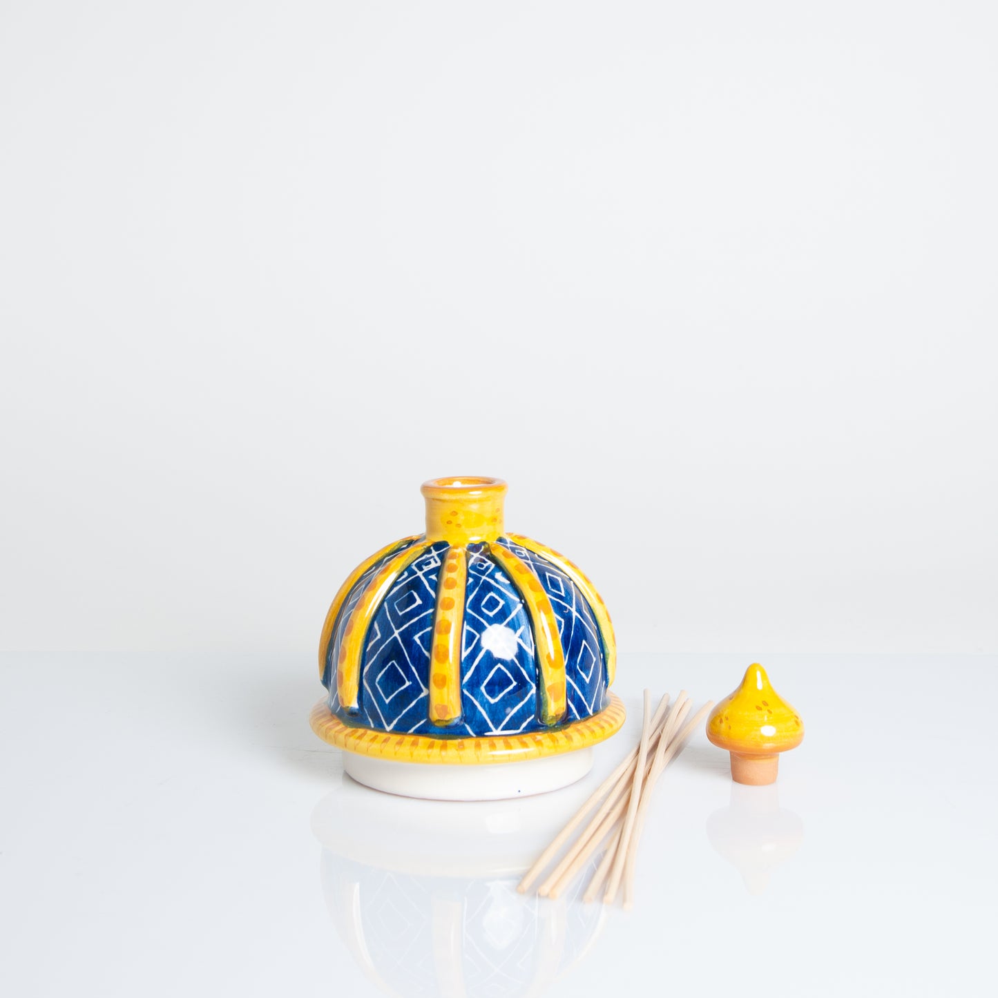 Blue/yellow perfumer dome